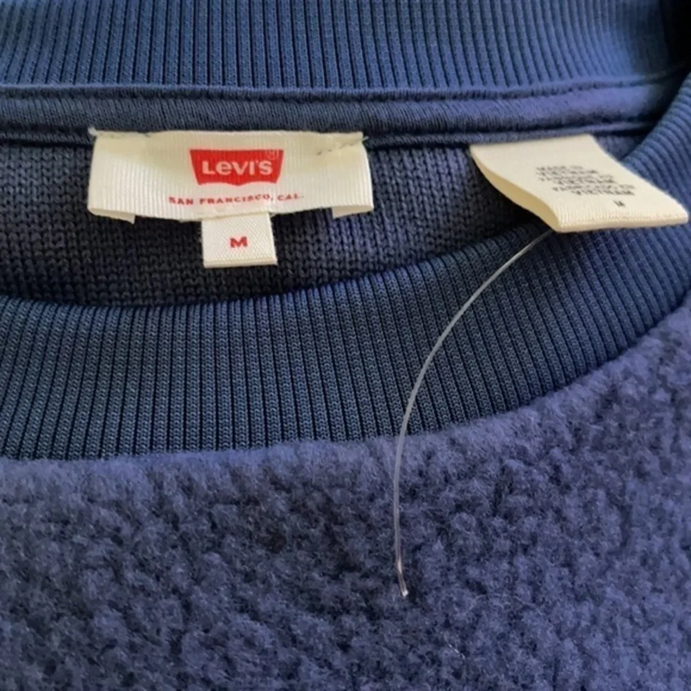 ⭐️Levi's Women's Meadow Polar Fleece Crew Sweatshirts, Blue Indigo M‎